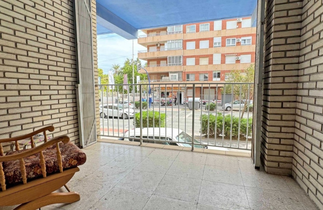 Reventa - Apartamento / piso - Torrevieja - El Acequión - Los Náufragos