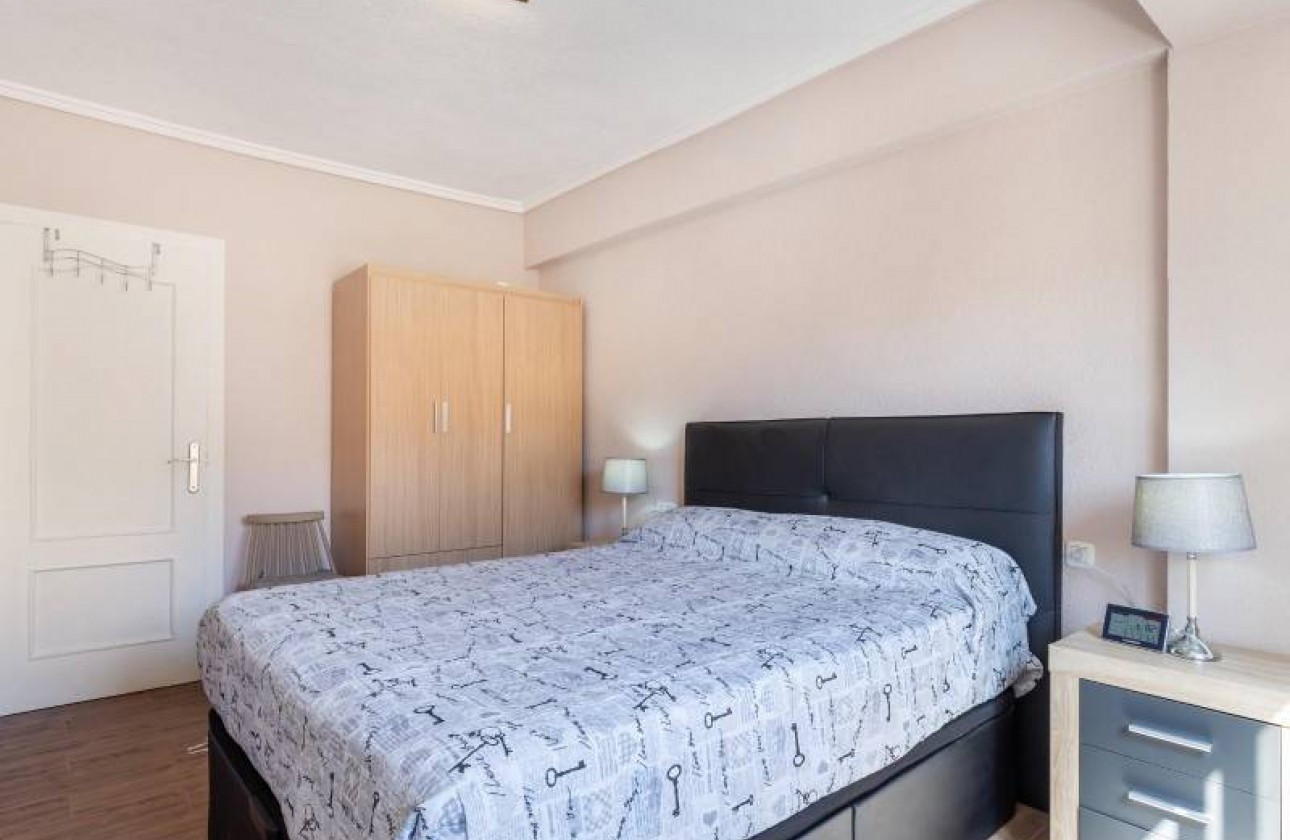 Resale - Apartment / flat - Torrevieja - Estacion de autobuses