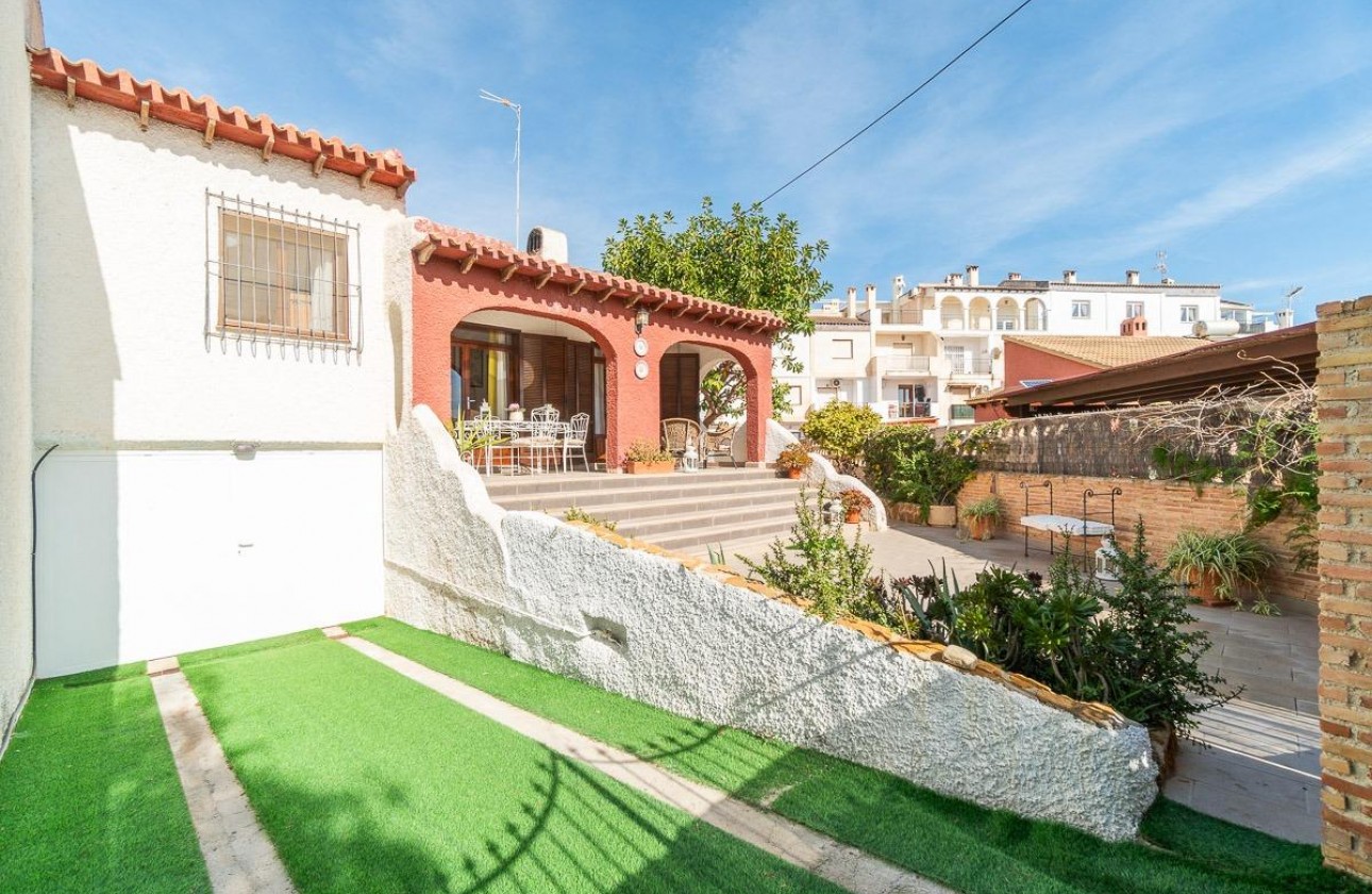 Resale - Villa - Orihuela Costa - Punta Prima