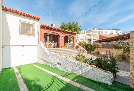 Resale - Villa - Orihuela Costa - Punta Prima