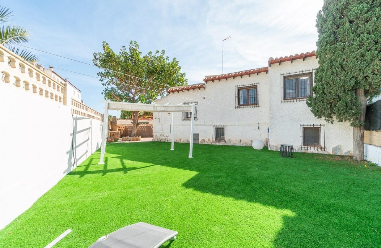 Resale - Villa - Orihuela Costa - Punta Prima