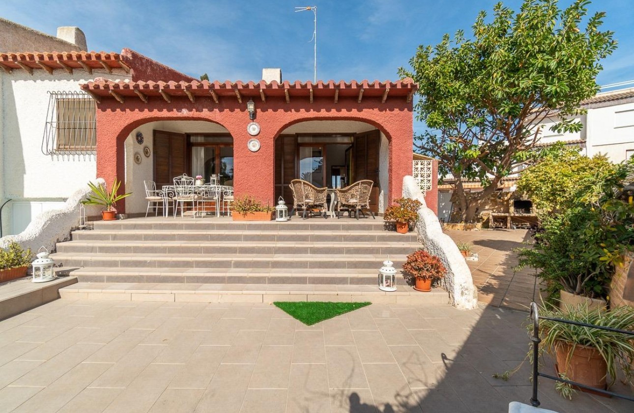 Resale - Villa - Orihuela Costa - Punta Prima