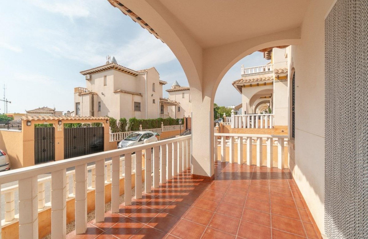 Resale - Villa - Orihuela Costa - Los Dolses