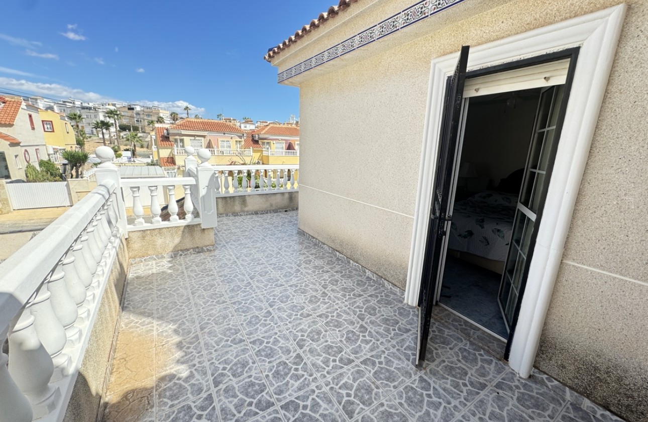 Resale - Villa - Villamartin