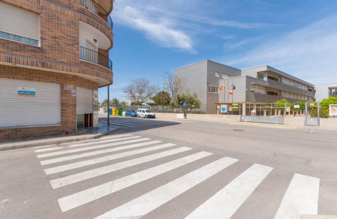 Revente - Commercial - Almoradi - Estación bus