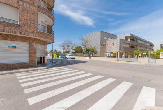 Revente - Commercial - Almoradi - Estación bus