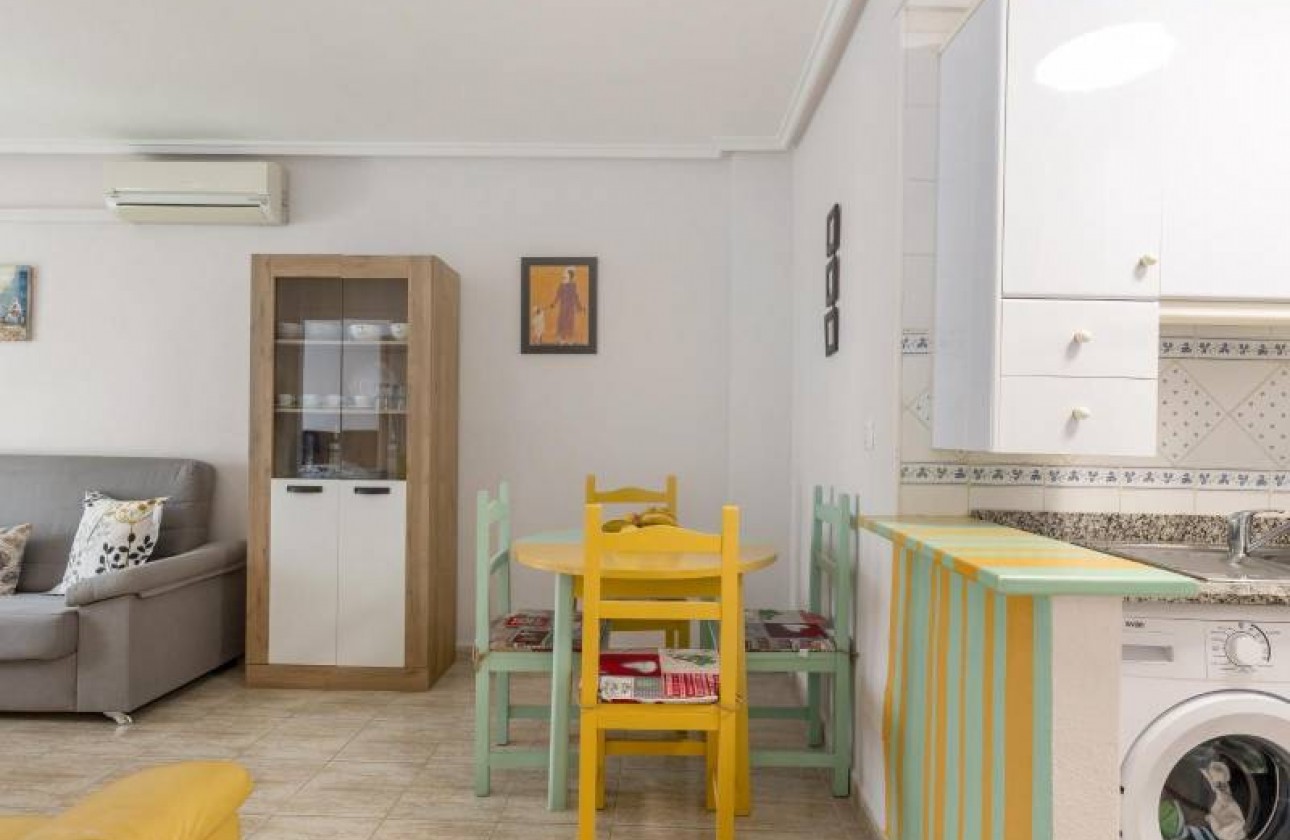 Resale - Apartment / flat - Torrevieja - Estacion de autobuses