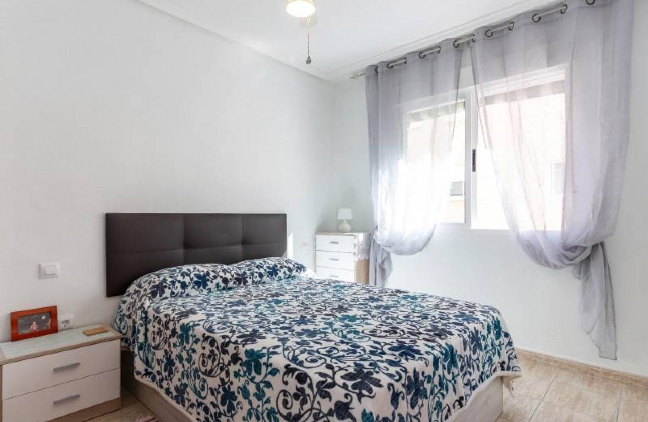 Resale - Apartment / flat - Torrevieja - Estacion de autobuses