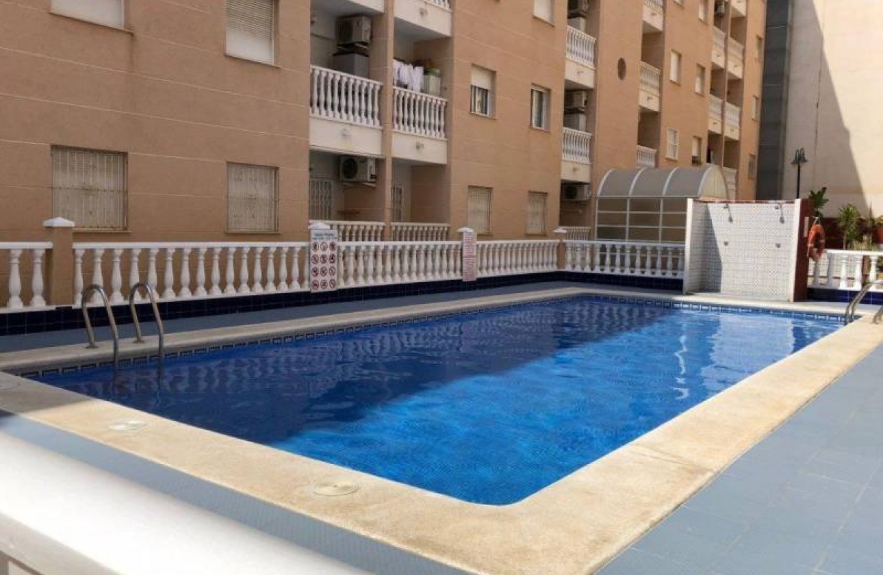 Resale - Apartment / flat - Torrevieja - Estacion de autobuses