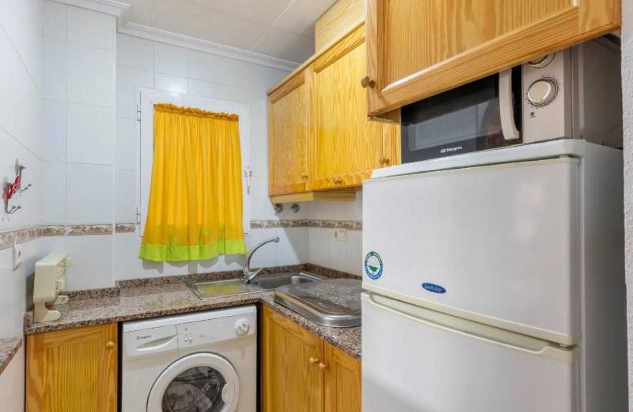 Resale - Apartment / flat - Torrevieja - Estacion de autobuses