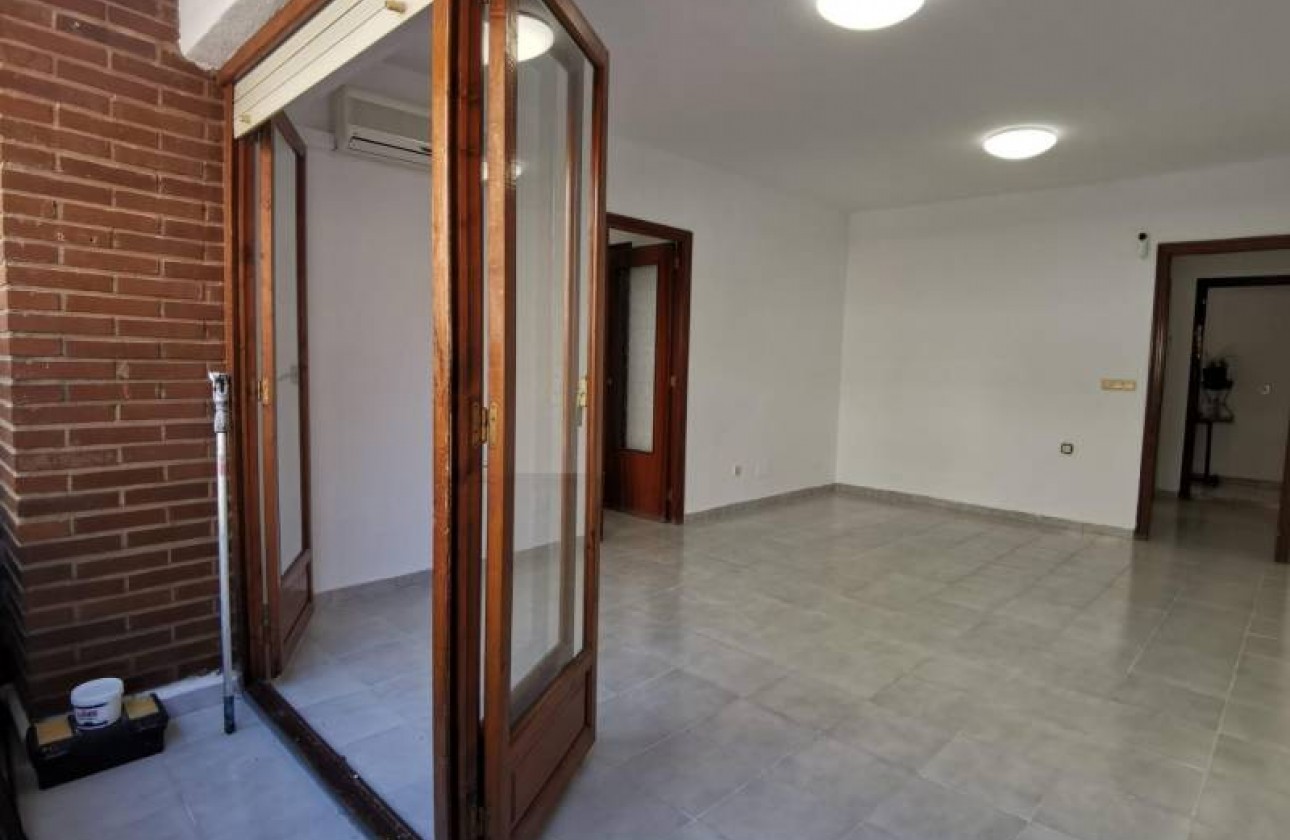 Resale - Apartment / flat - Torrevieja - Estacion de autobuses