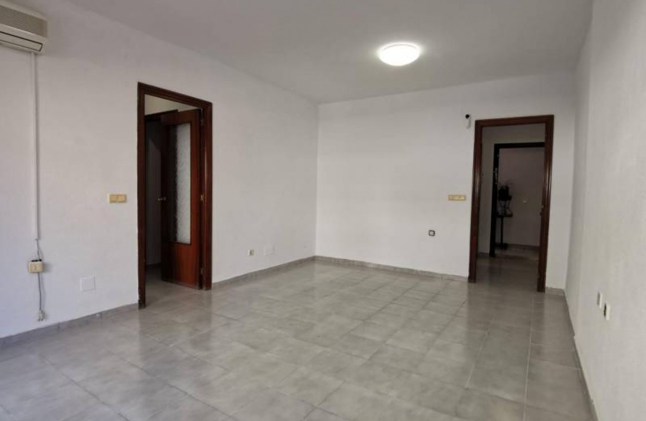 Resale - Apartment / flat - Torrevieja - Estacion de autobuses