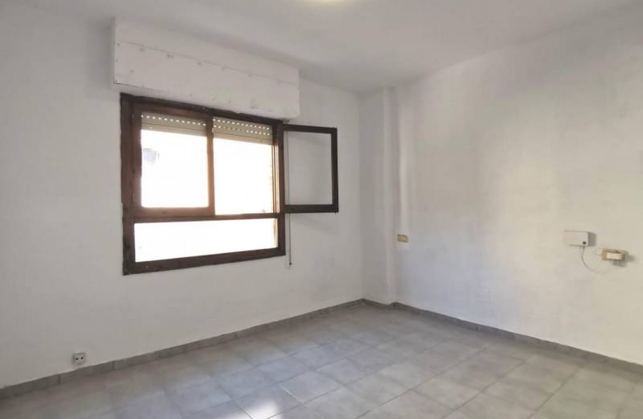 Resale - Apartment / flat - Torrevieja - Estacion de autobuses