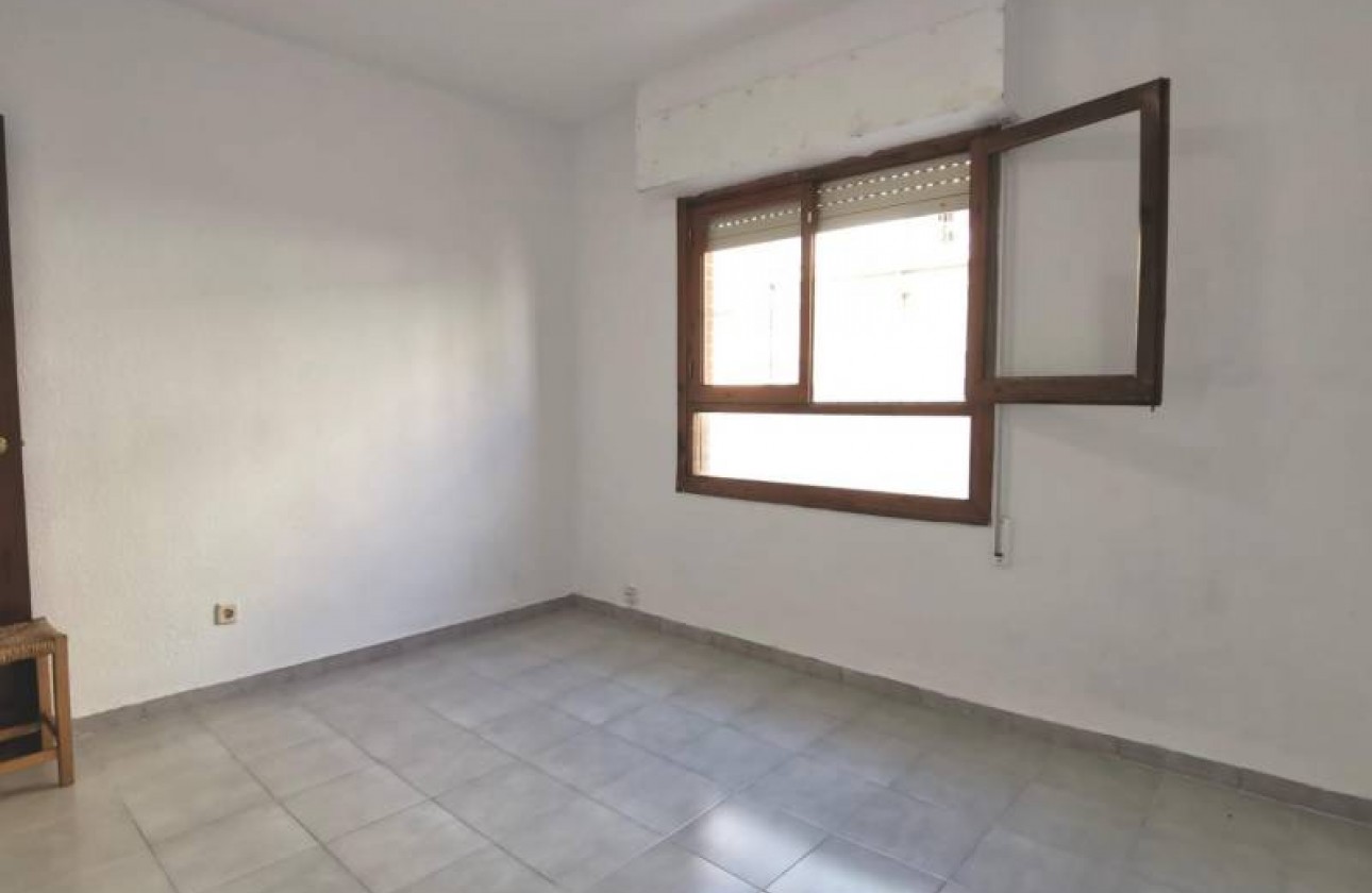 Resale - Apartment / flat - Torrevieja - Estacion de autobuses