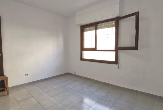 Resale - Apartment / flat - Torrevieja - Estacion de autobuses