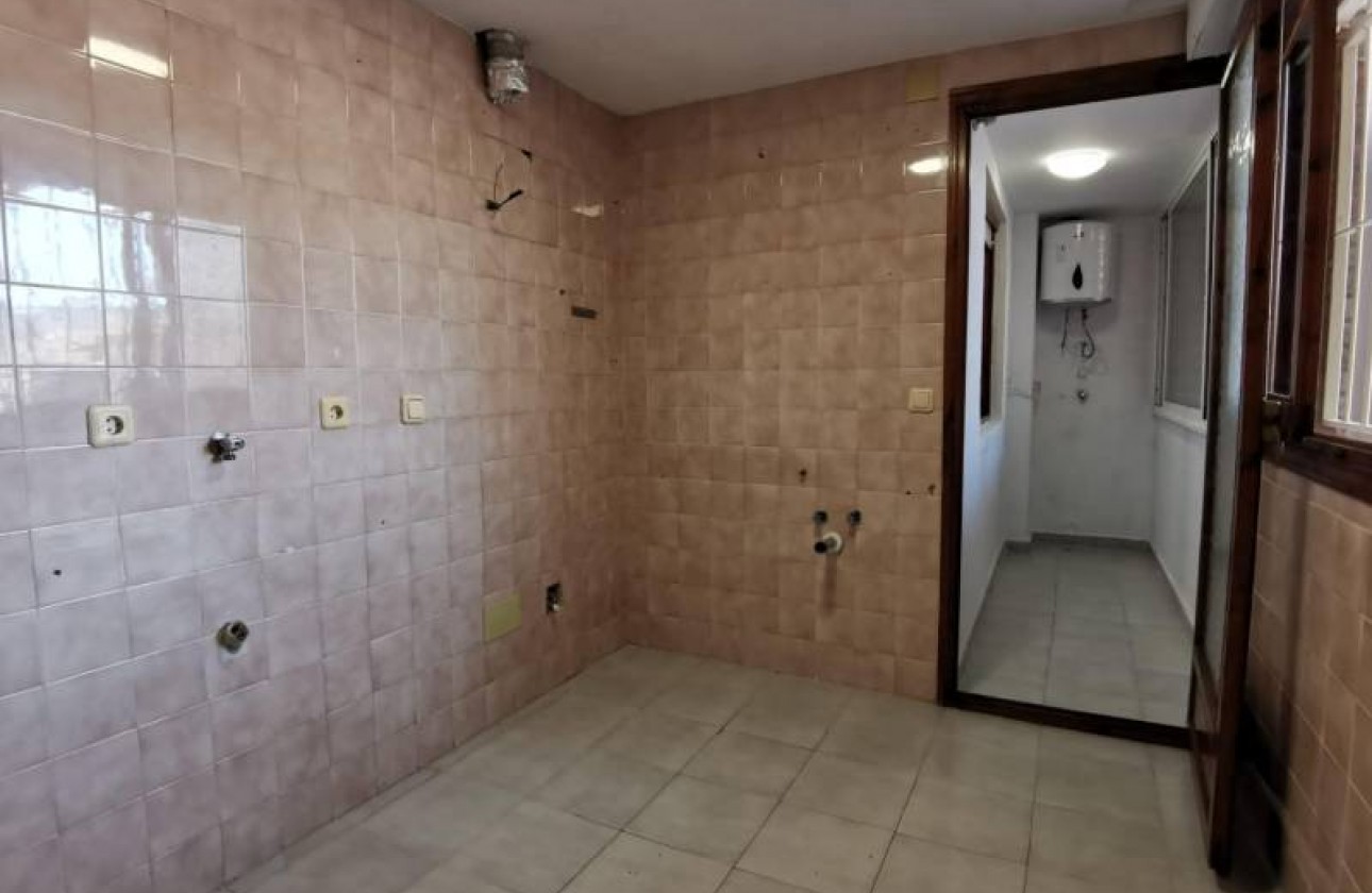 Resale - Apartment / flat - Torrevieja - Estacion de autobuses