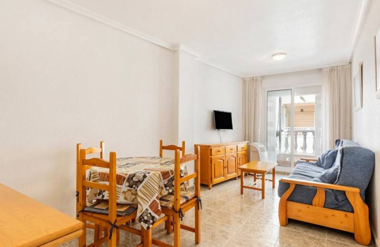 Resale - Apartment / flat - Torrevieja - La Mata pueblo