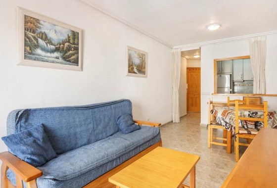 Resale - Apartment / flat - Torrevieja - La Mata pueblo