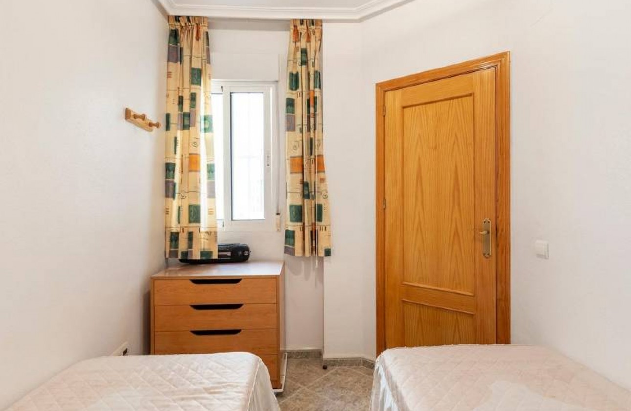 Resale - Apartment / flat - Torrevieja - La Mata pueblo