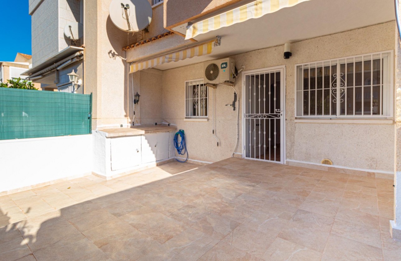 Resale - Villa - Torrevieja - Aguas Nuevas