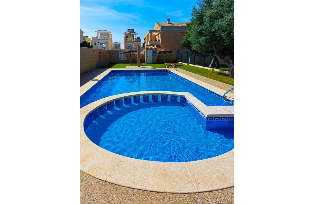 Resale - Villa - Torrevieja - Aguas Nuevas