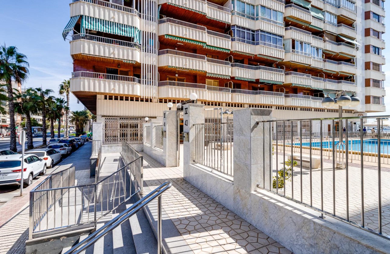 Resale - Apartment / flat - Torrevieja - Playa del Acequión