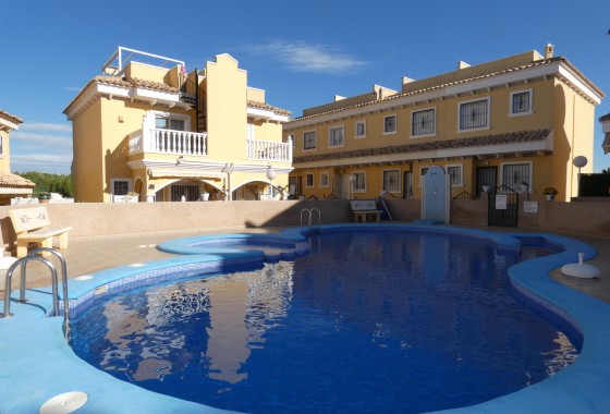 Resale - Villa - Algorfa