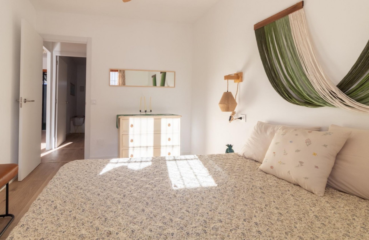 Resale - Bungalow - Torrevieja - Playa de los Naufragos