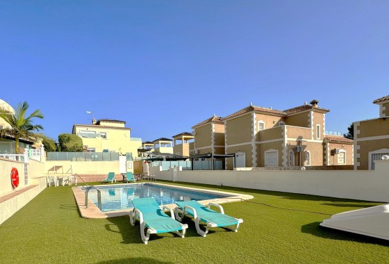 Resale - Apartment / flat - Villamartin