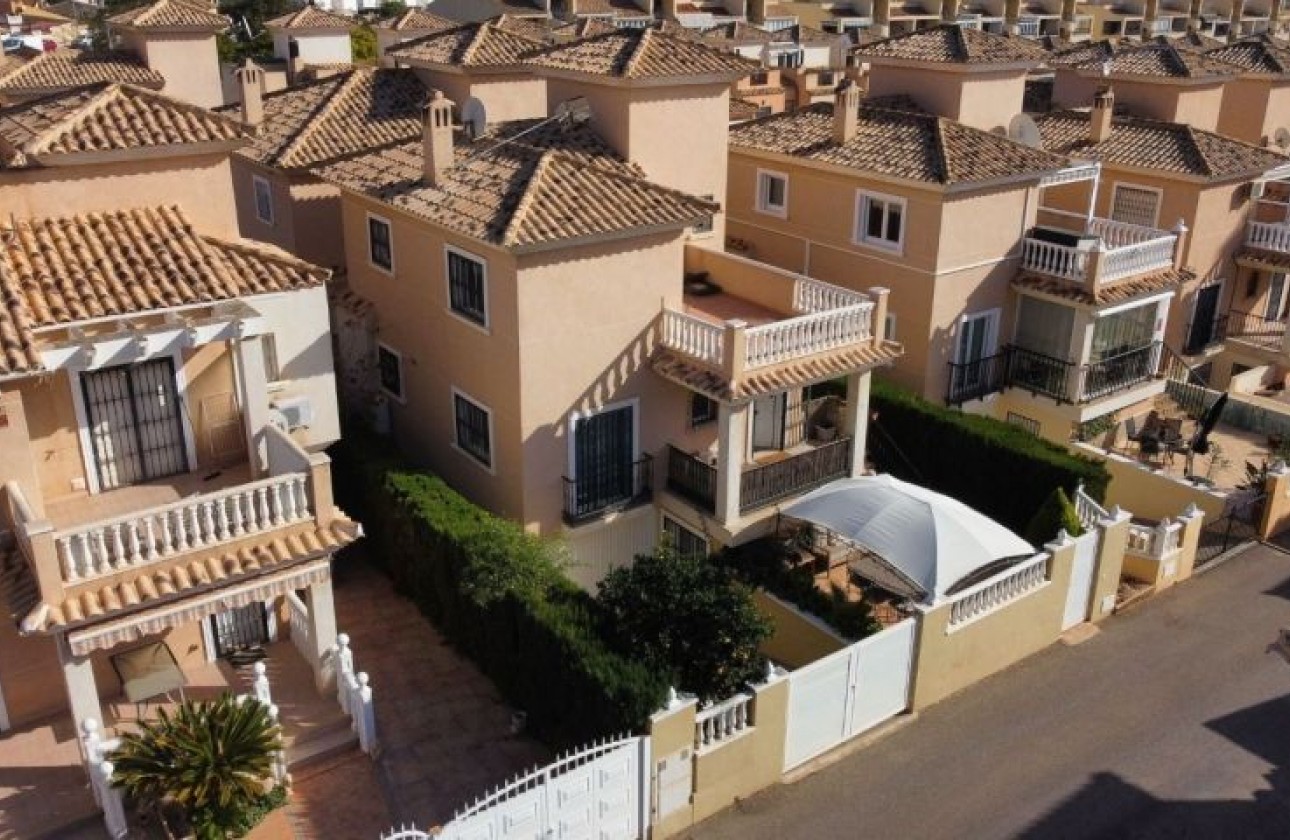 Resale - Villa - Orihuela Costa