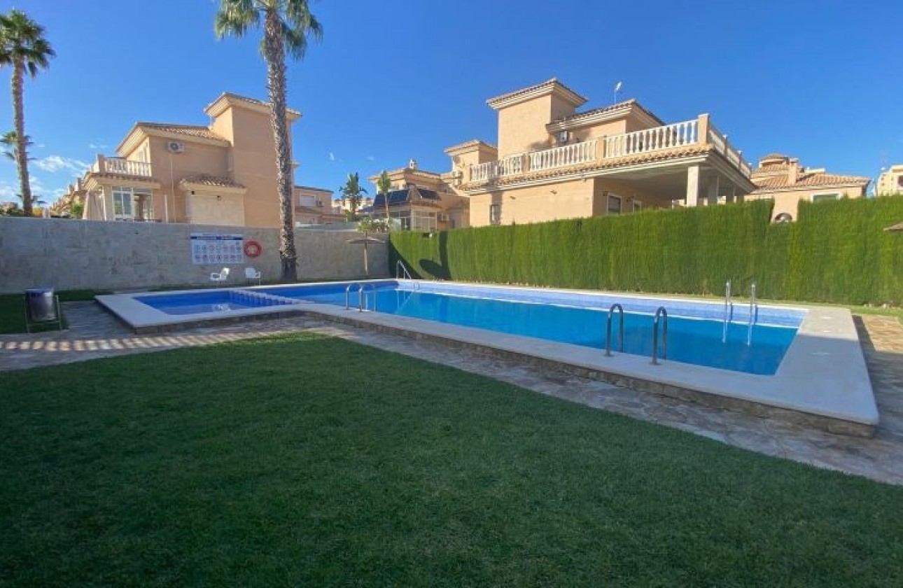 Resale - Villa - Orihuela Costa