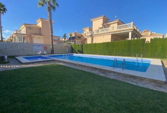 Resale - Villa - Orihuela Costa