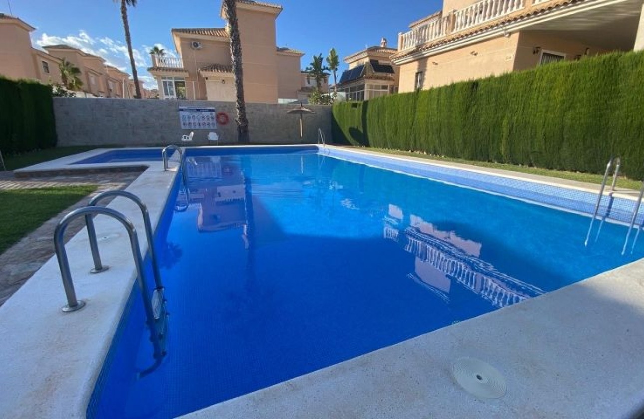 Resale - Villa - Orihuela Costa