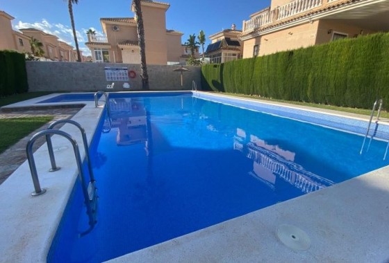 Resale - Villa - Orihuela Costa