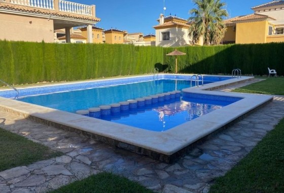 Resale - Villa - Orihuela Costa