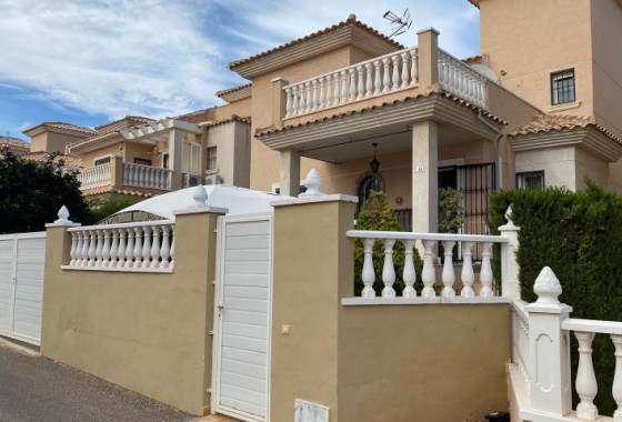 Resale - Villa - Orihuela Costa