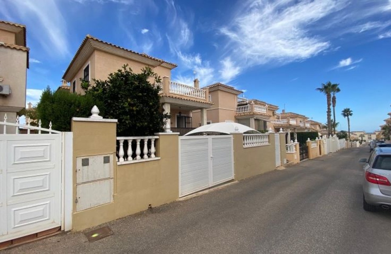 Resale - Villa - Orihuela Costa