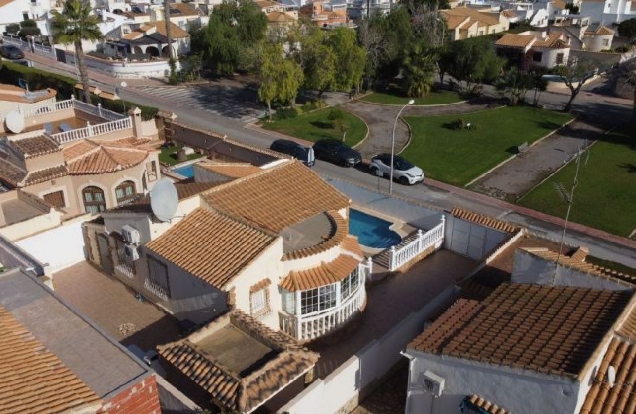 Resale - Villa - Orihuela Costa