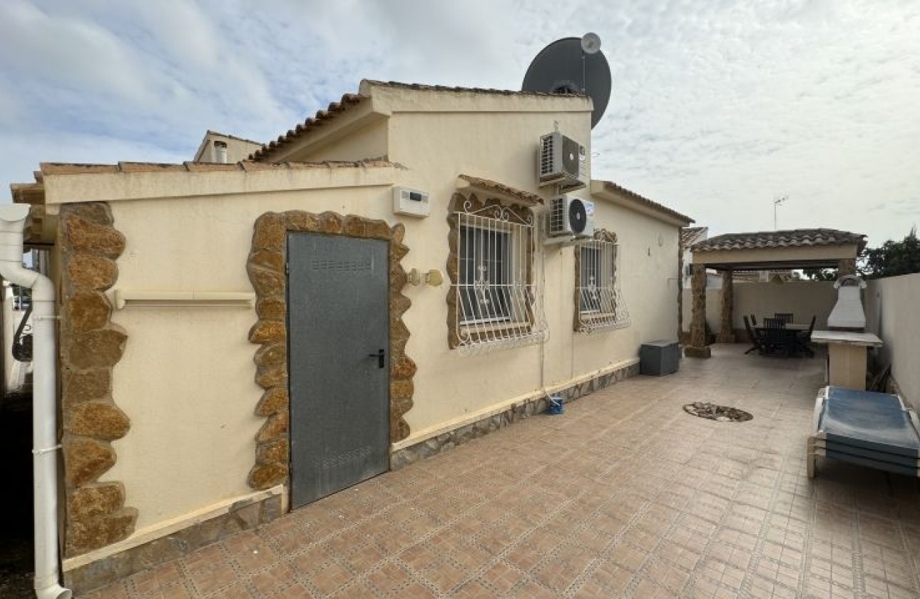 Resale - Villa - Orihuela Costa