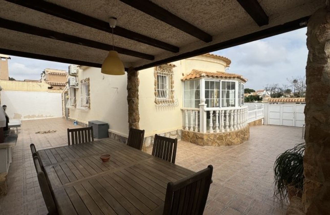 Resale - Villa - Orihuela Costa