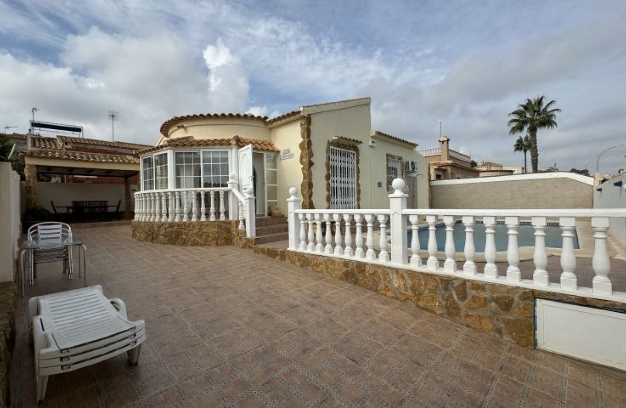 Resale - Villa - Orihuela Costa