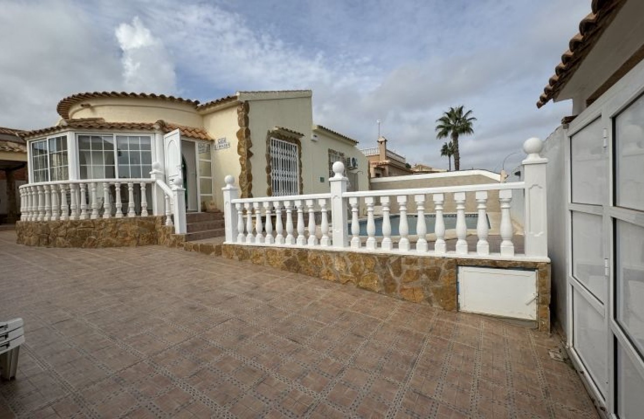 Resale - Villa - Orihuela Costa