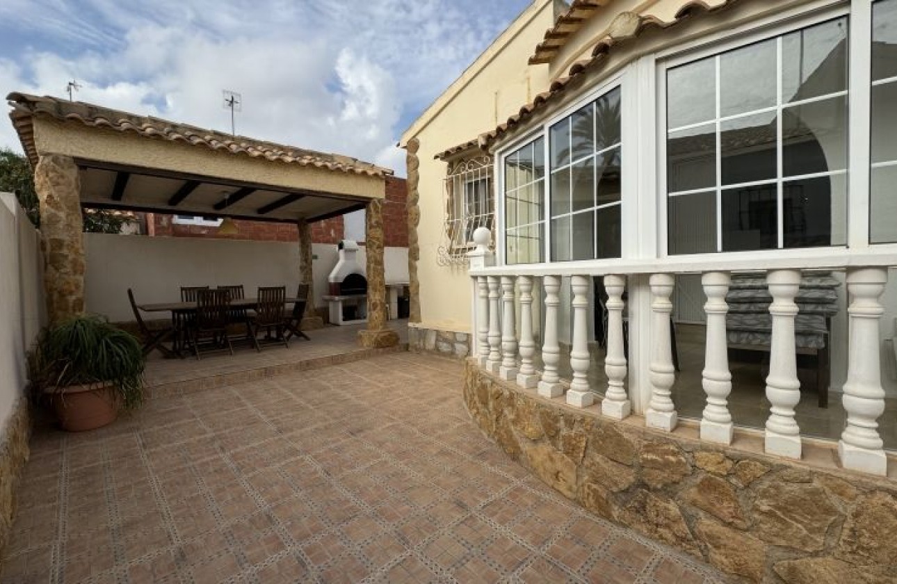 Resale - Villa - Orihuela Costa