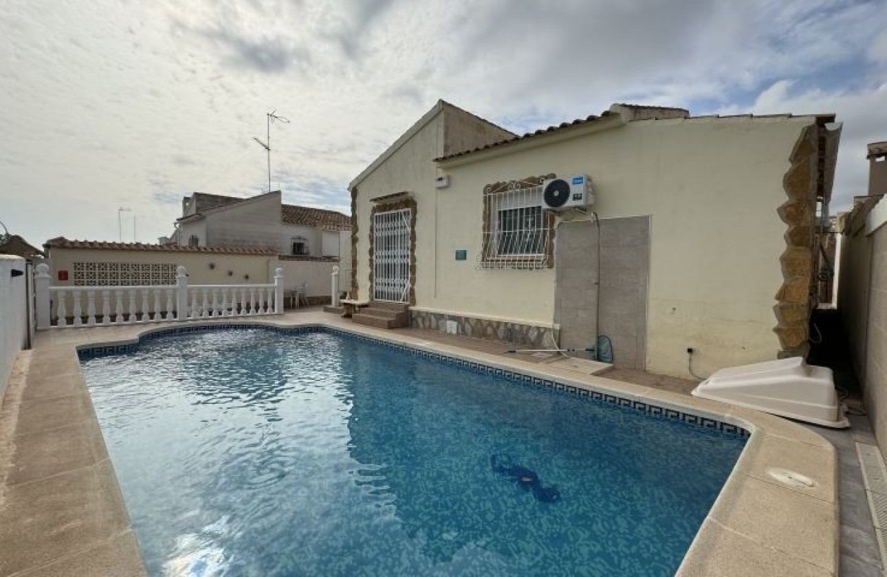 Resale - Villa - Orihuela Costa