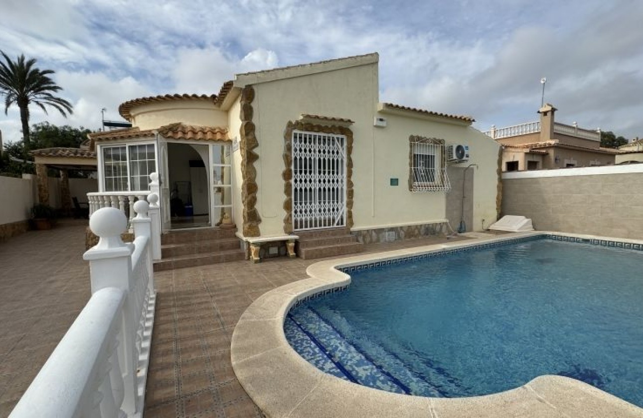 Resale - Villa - Orihuela Costa