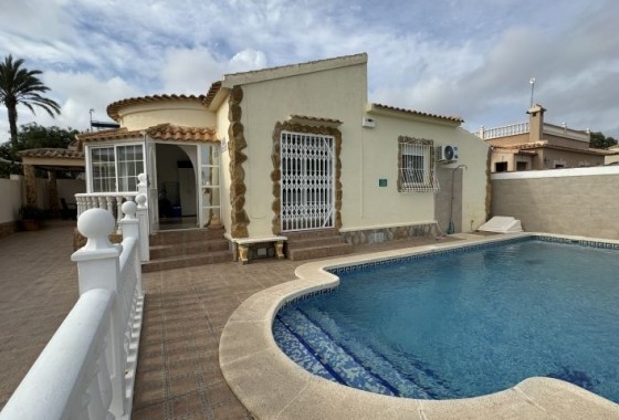 Resale - Villa - Orihuela Costa