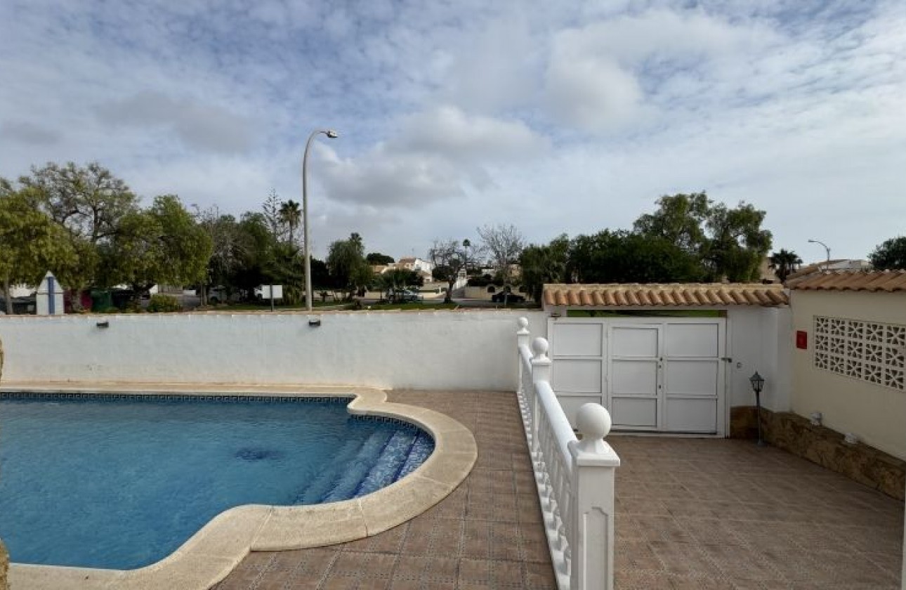 Resale - Villa - Orihuela Costa