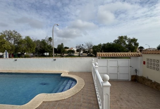 Resale - Villa - Orihuela Costa