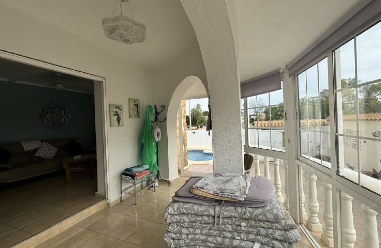 Resale - Villa - Orihuela Costa