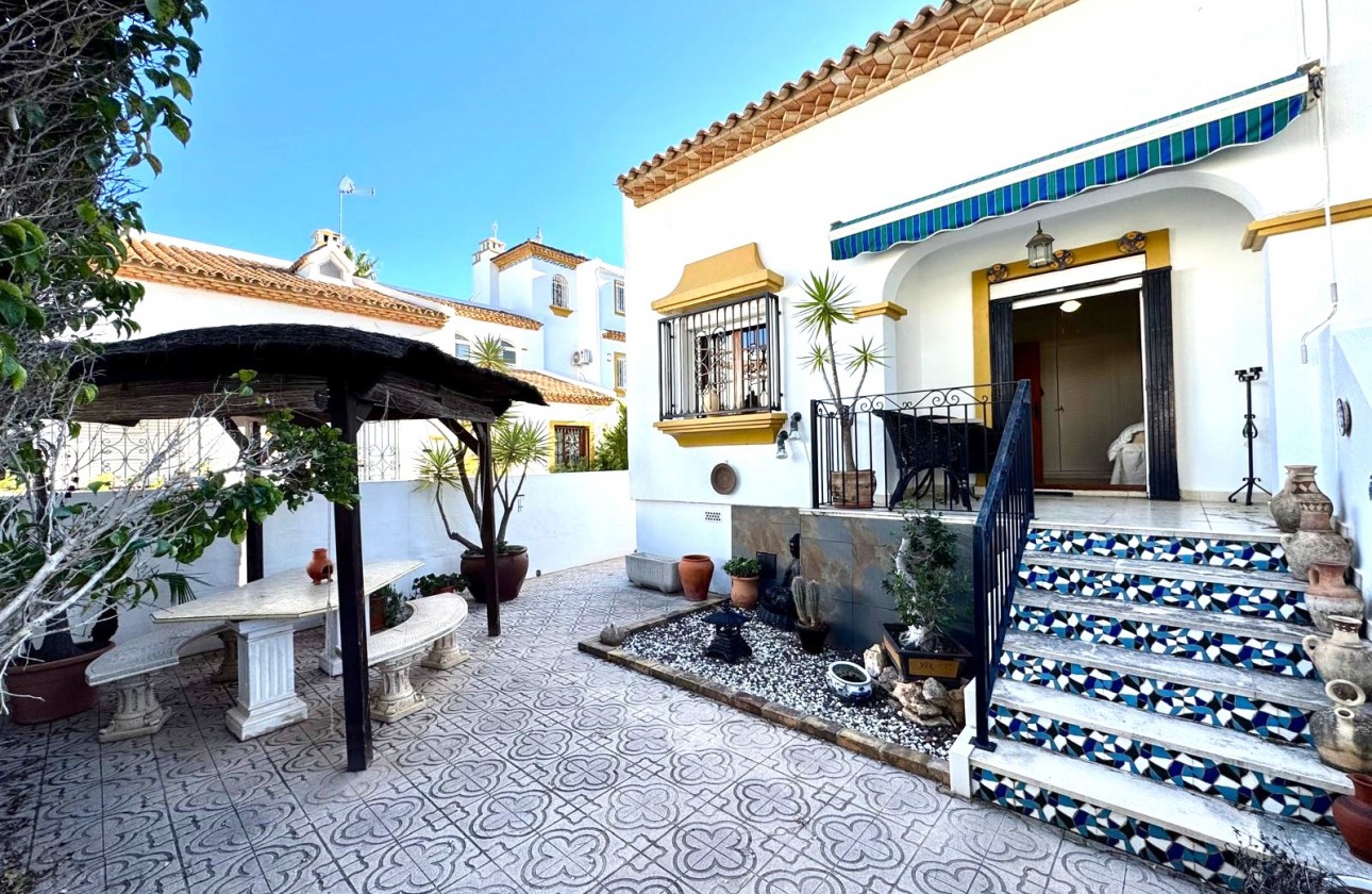 Resale - Villa - Villamartin